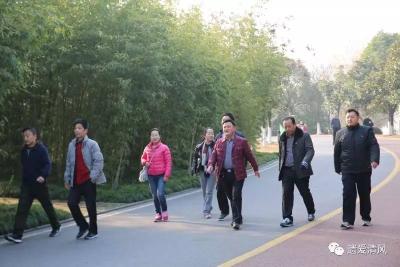 市纪委监察局机关干部参加第五届遗爱湖万人迎春健步行掠影