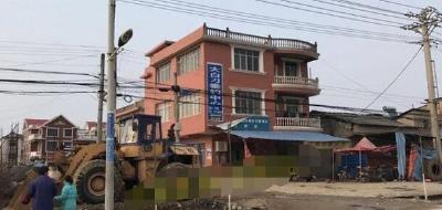 2岁男童被卡沟底溺亡 事发时其父亲在打麻将
