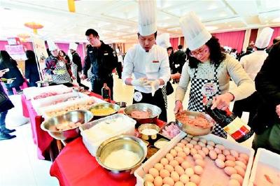 武汉市民猛买熟食 肉圆子一天能卖出2万斤