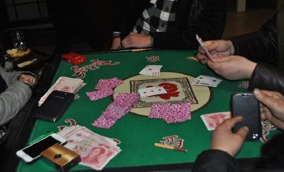 黄冈警方端掉一赌博窝点 现场抓获10名参赌人员