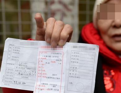 八旬婆婆化名“一滴水”捐款 写错字致无法取出