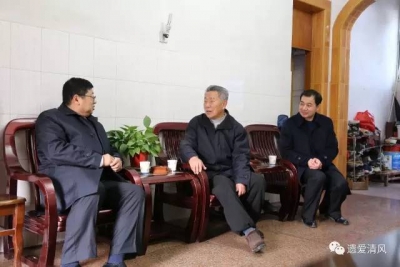 【走访慰问】市纪委监察局走访慰问机关退休老干部及遗属军属