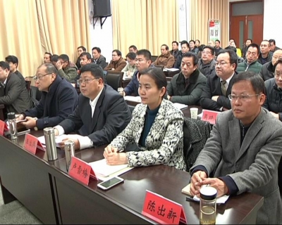 市纪委召开收看《打铁还需自身硬》座谈会