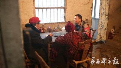 19年春节不回家的军官老胡 17小时的颠簸为了40小时的团聚