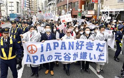 华人抗议APA酒店遭干扰 中日韩怒怼日本右翼势力