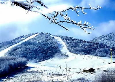 大别山南武当旅游区春节滑雪火爆