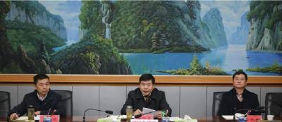 武穴市举行2017年首批35名科级干部任职提醒承诺仪式