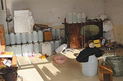散装酒变高端酒流入小超市 造假团伙春节接到“大订单”
