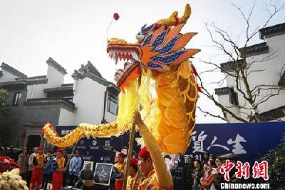 “二月二龙抬头”：吃龙鳞饼 “剃龙头”盼好运