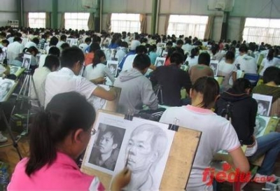 铺条艺考路至少花十万 考前听2节课花3000元