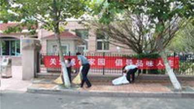 洪再林到龙王山社区参加创卫迎检清洁活动