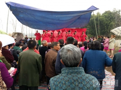 浠水：广场舞舞出村民快乐生活
