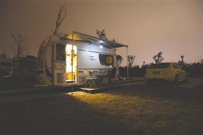 小伙7年攒30万不买房买房车:想以车为家看遍风景