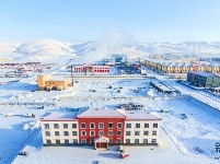 航拍：青海玛多县初春雪景 积雪不融如童话世界