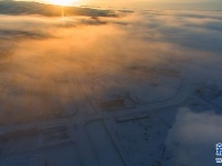 航拍：青海玛多县初春雪景 积雪不融如童话世界