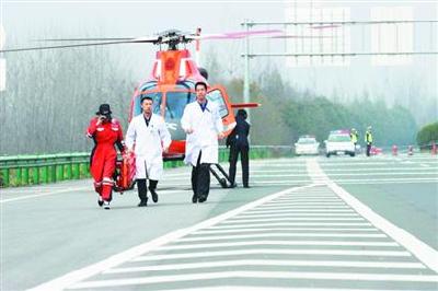 湖北高速车祸危重伤员可获直升机救援 每小时4万元