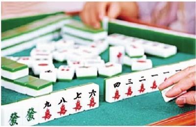 女子雨天打麻将5小时 激动突发哮喘倒在牌桌上