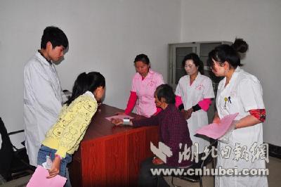 英山：为游客健康保驾 一个月派出医护人员600多人次