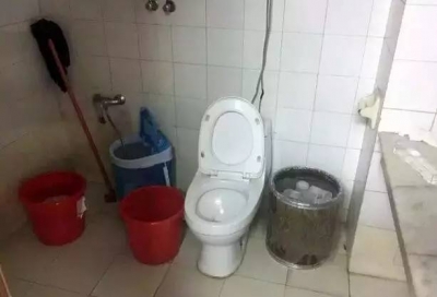 太恶心！网售大牌化妆品竟在马桶边徒手灌装…几千元的面霜成本才几十块？
