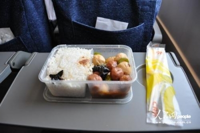 媒体评高铁盒饭超长保质期:像是文物盒饭让人不安