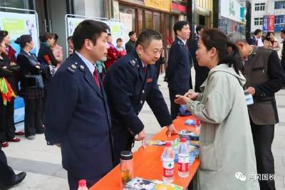 红安国地税同台唱响税收宣传月