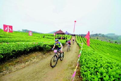 英山中国大别山桃花溪小镇杯自行车比赛完满落幕