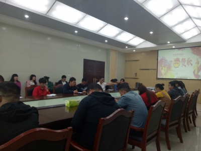 市自来水公司开展青年职工座谈会