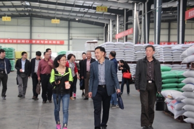 市公积金中心到服务企业开展党建共创共建活动