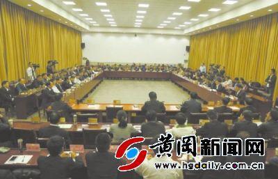 黄冈聚焦精准扶贫 11个部门“一把手”现场答题 