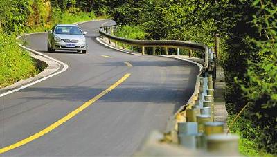 黄梅：为农村公路系上“安全带” 保障出行安全