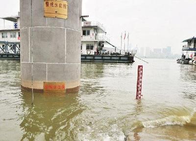 长江武汉关达到设防水位 未来三天将迎暴雨考验