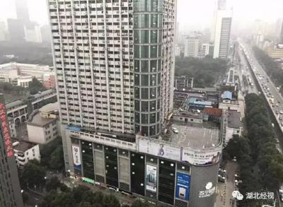 武汉现最牛驾校：7层楼平台上设练车场
