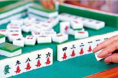 男子打麻将1年输80多万 后发现朋友合伙出老千