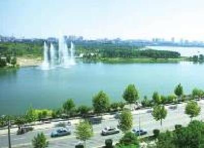 我市70余家旅游企业亮相第九届华中旅游博览会 