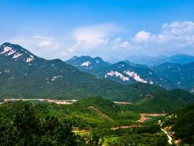 刘雪荣到英山调研新党校建设工作