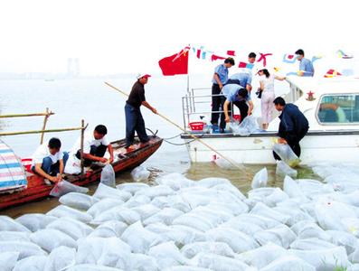 浠水县连续十年开展长江渔业资源增殖放流活动