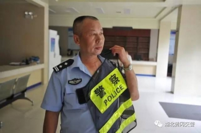 【曝光台】交警执勤被暴力抗法，当事人被依法行政拘留