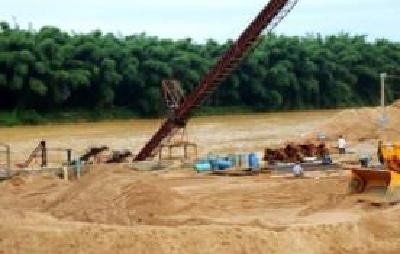 罗田浠水联手打击跨界水域非法采砂