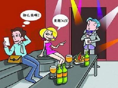 背后团队分工精准下套 最猛女酒托引诱男人消费28万