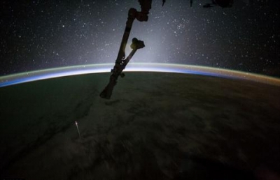 看见龙了！宇航员拍摄“龙”飞船重返地球大气