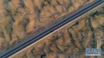 穿戈壁、过沙漠！这条高速公路今天通车了！