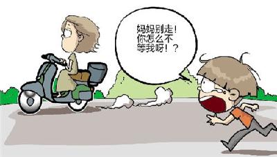 妈妈骑电动车违规被查 自称没钱要用俩娃抵罚款