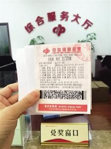 90后小伙领走彩票头奖732万 刷朋友圈才得知中奖