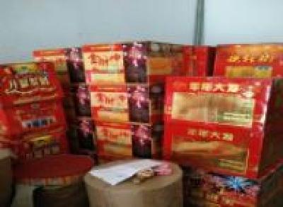 红安县集中销毁总价值60余万元的烟花爆竹残次品