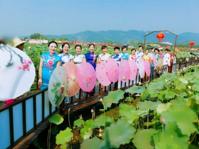 黄冈广播电视台《乡音乡情黄冈人》走进蕲春狮子镇荷花节