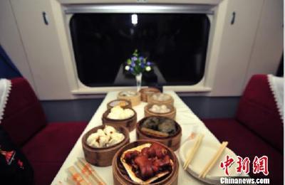 高铁网上订餐系统接入支付宝:可叫外卖送餐上车