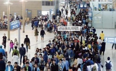 中国游客增机场排长龙 马方：派官员学汉语加速通关