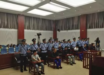 “女游客丽江被打”案一审宣判，六被告人当庭认罪