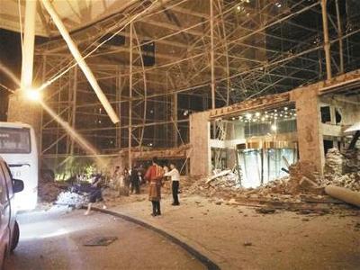 连线九寨沟湖北游客：“突然整栋楼都在晃动”