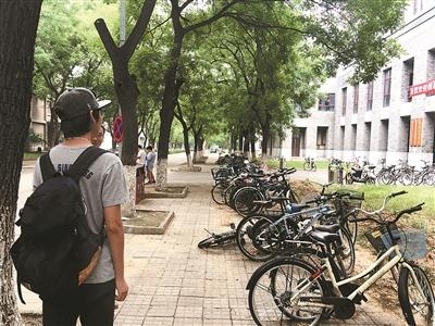 名校排队参观现“商机” “状元”陪游每小时200元